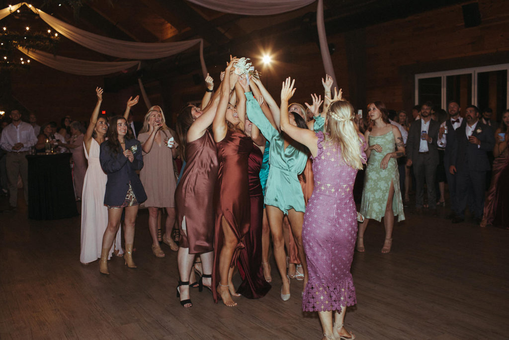 bouquet toss at Taylor Estate