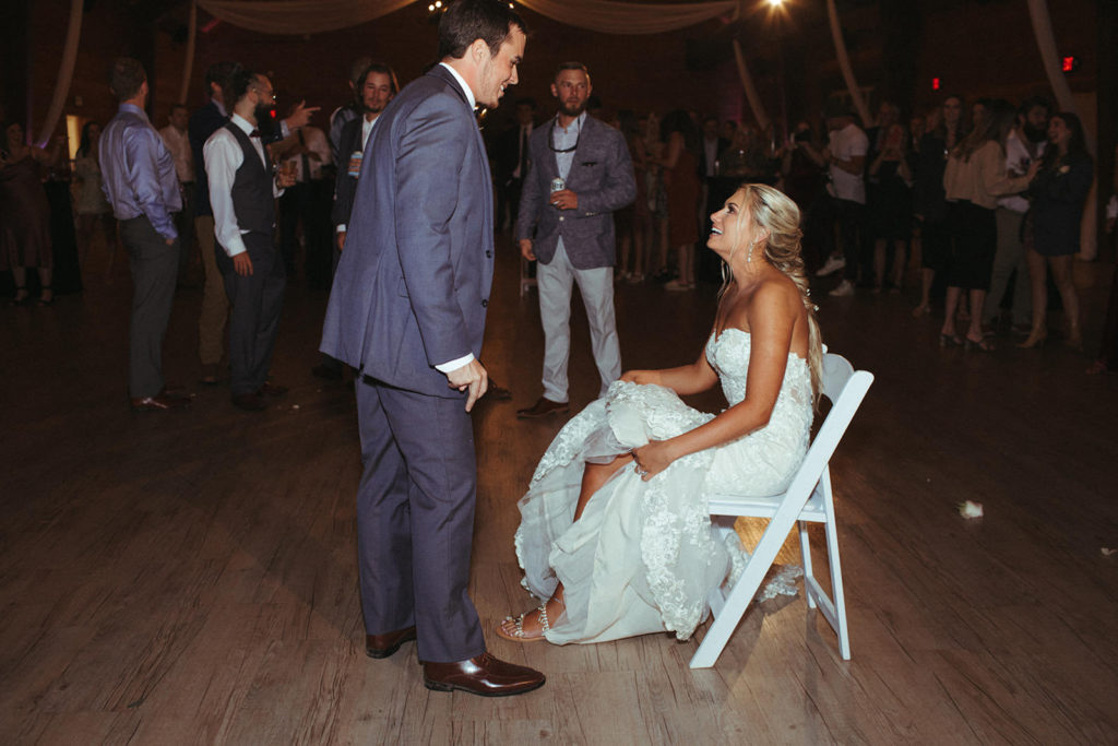 garter toss at Taylor Estate